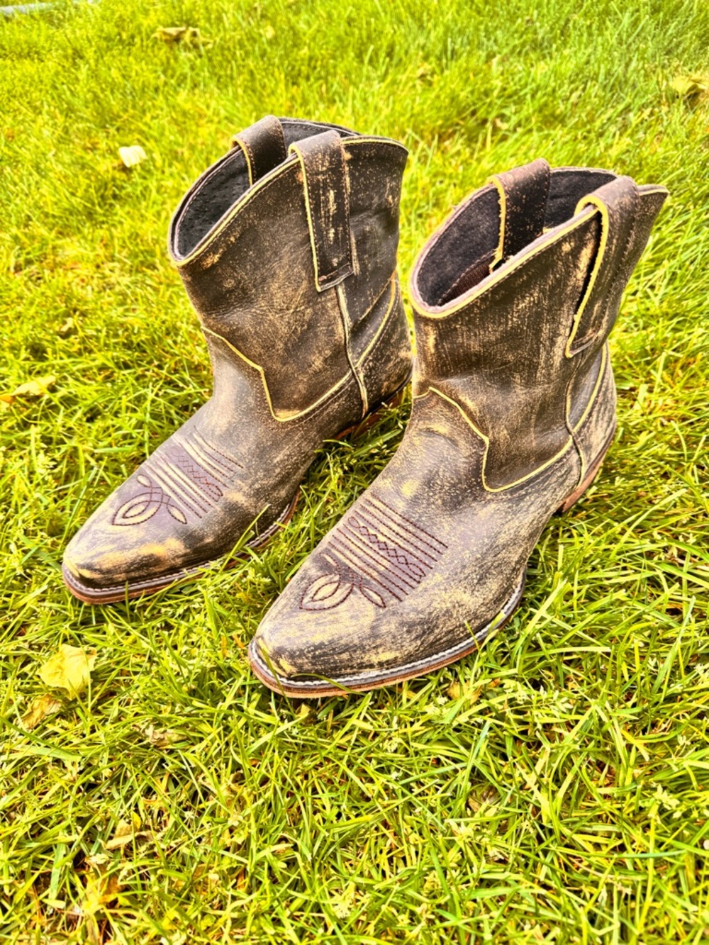 Roper women’s dusty distressed booties with snip toe